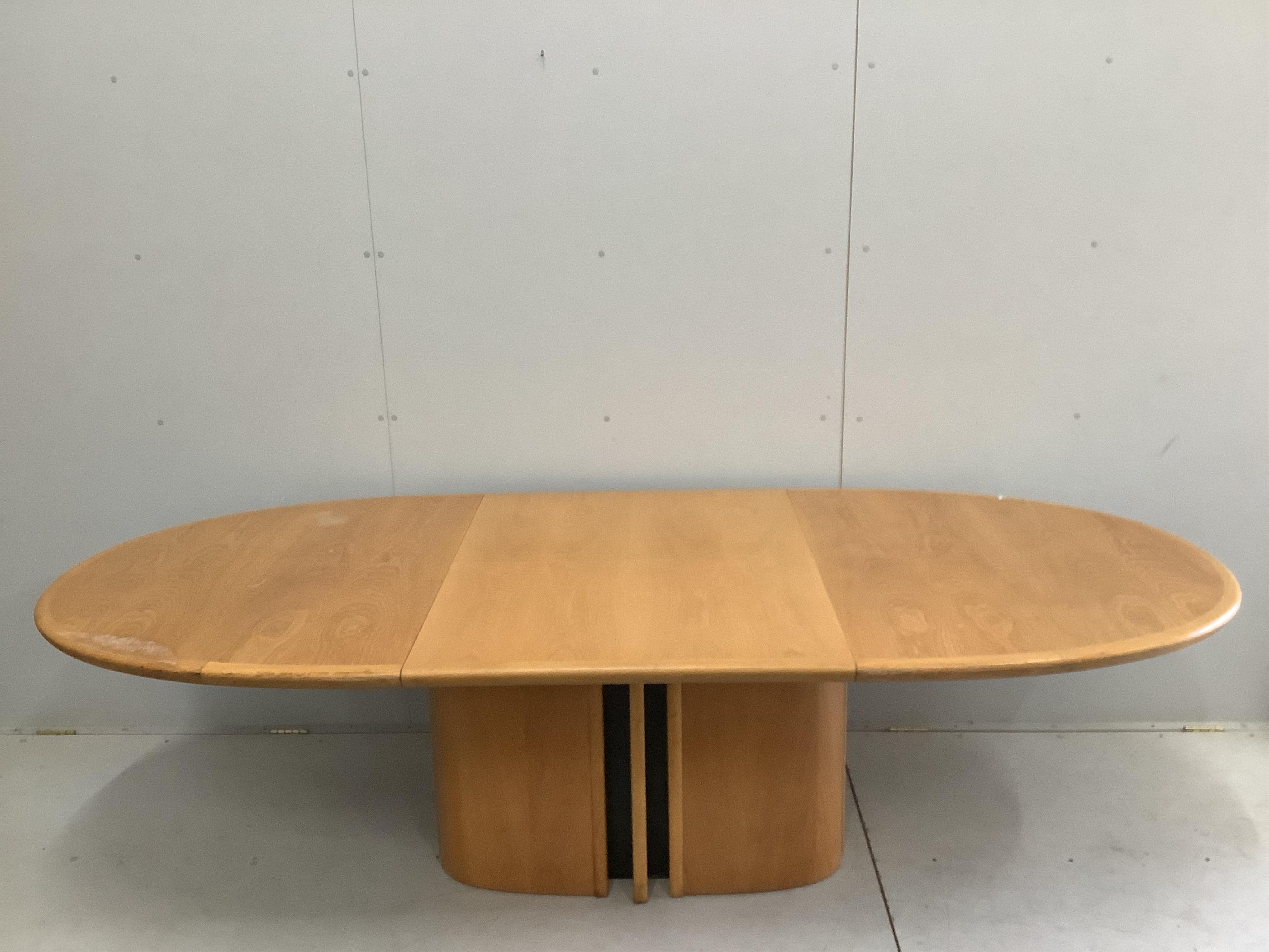 A Skovby oak extending dining table, 250cm extended, depth 108cm, height 72cm